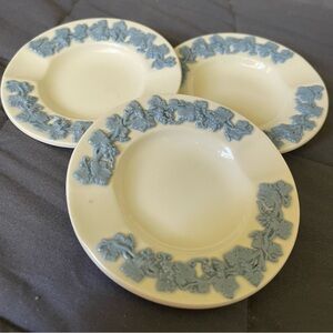 Vintage Wedgwood set of 3 small ashtrays / blue vine pattern on White